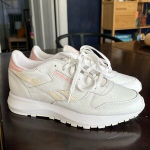 Classic Leather Reebok in White and Porcelain Pink